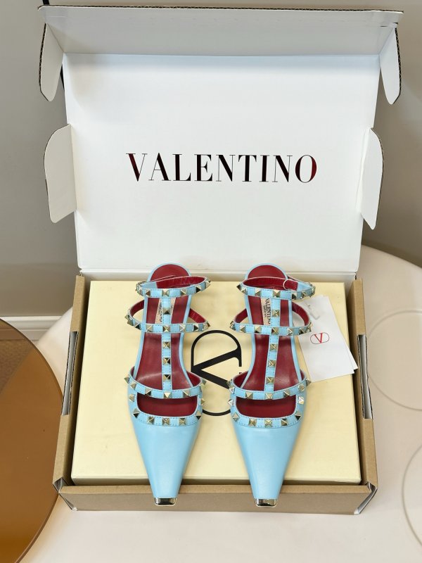 Туфли ROCKSTUD с острым носком