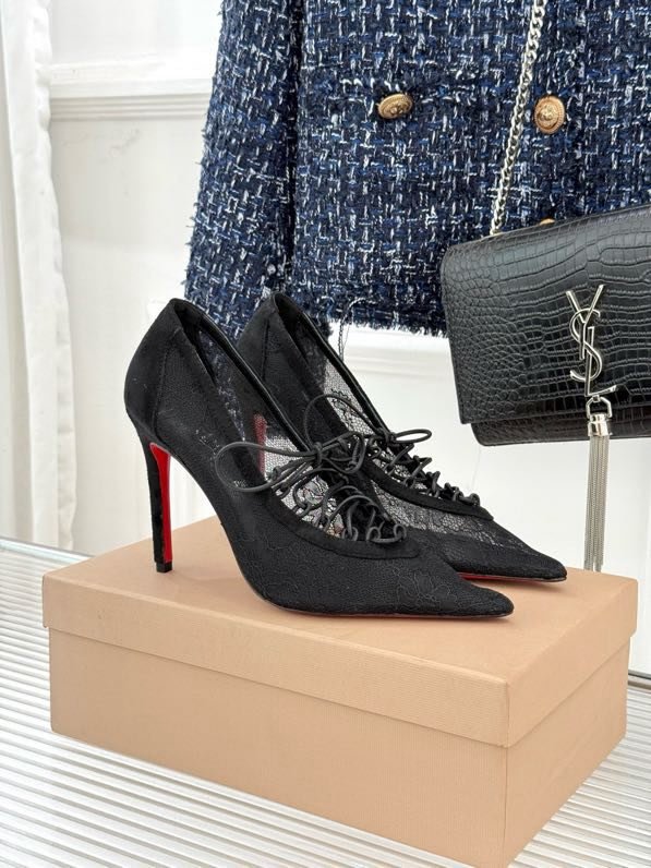 Туфли с кружевом на высоком каблуке