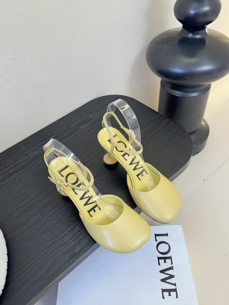 Shoes from square the toe on объёмном heel