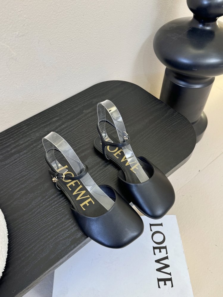 Shoes from square the toe