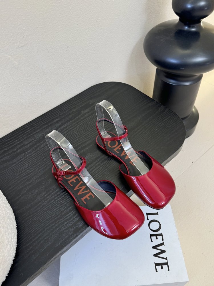 Shoes from square the toe