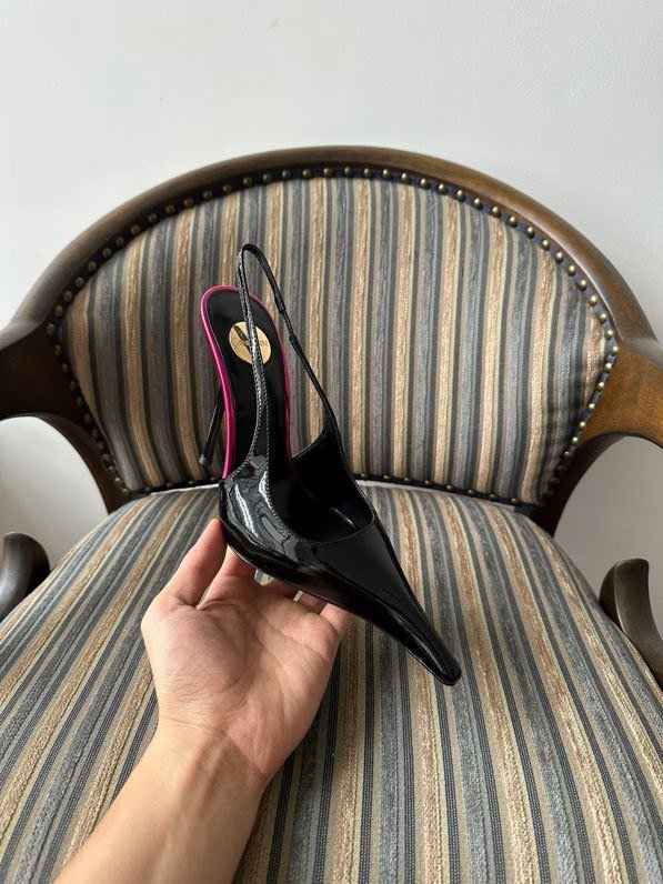 Shoes from sharp the toe on high heel фото 2