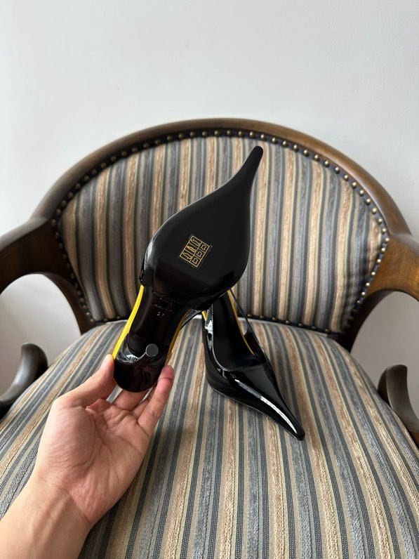 Shoes from sharp the toe on high heel фото 3