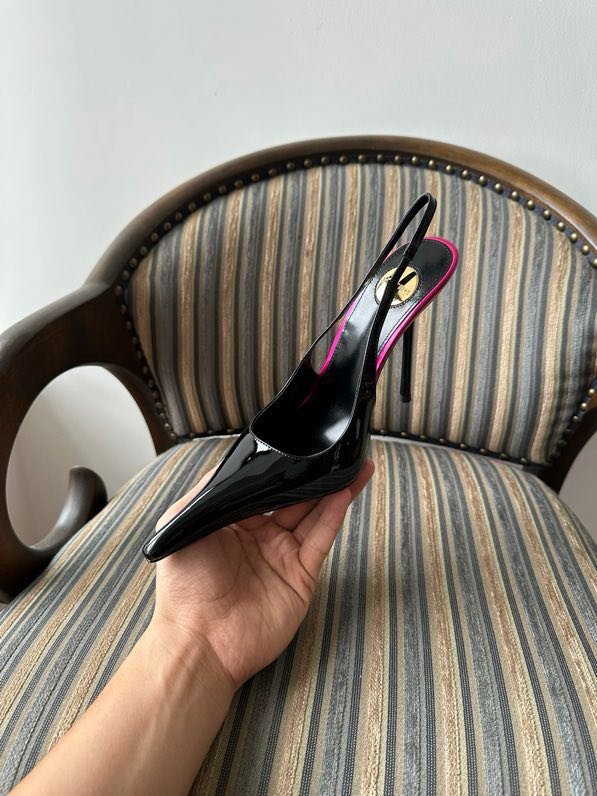 Shoes from sharp the toe on high heel фото 4