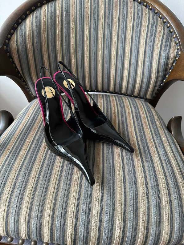 Shoes from sharp the toe on high heel фото 8