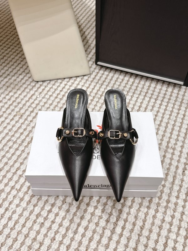 Туфли с острым носком