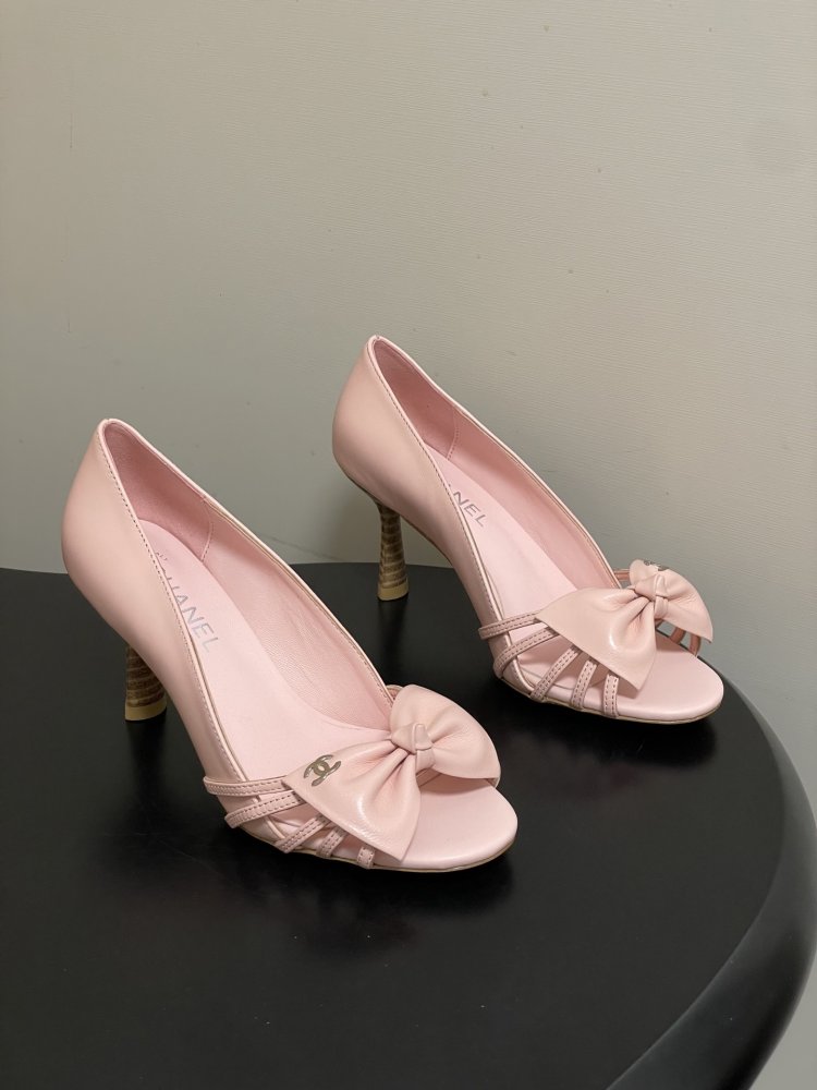 Shoes from open the toe on фигурном heel from decorative bow