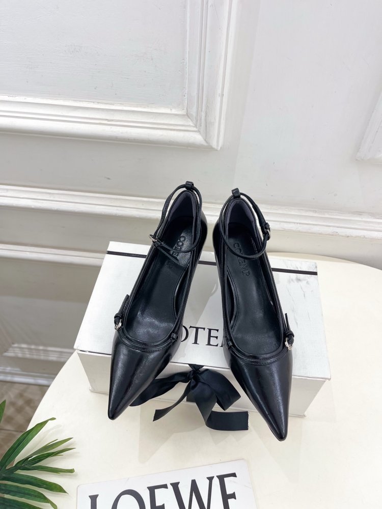 Туфли с заостренным носком и высоким каблуком