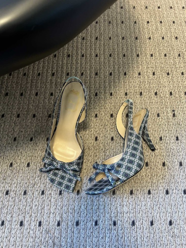 Shoes слингбэк on stud from bow and open heel
