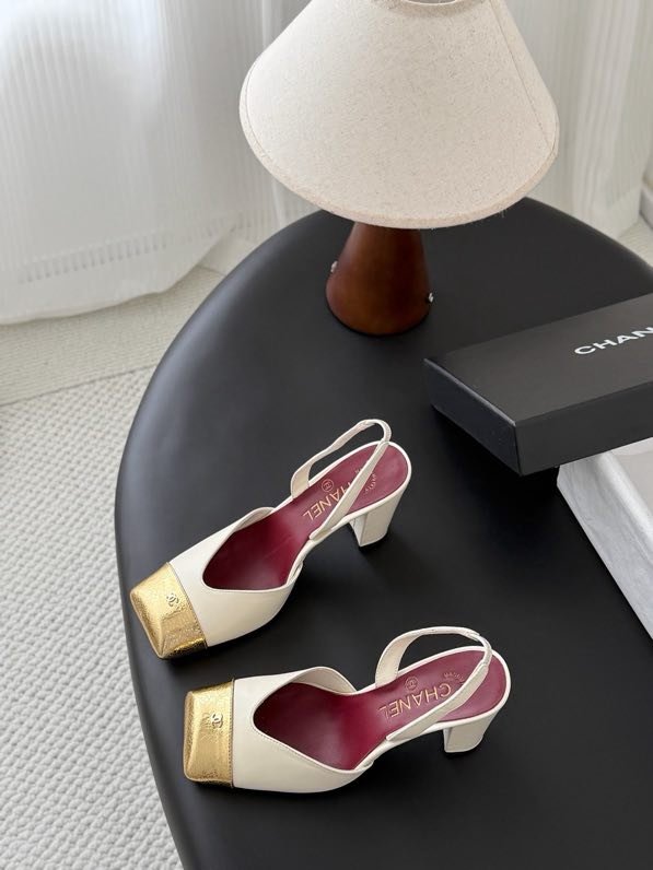 Shoes-слингбэк on high блочном heel from лаковым Cape and gold logo фото 2