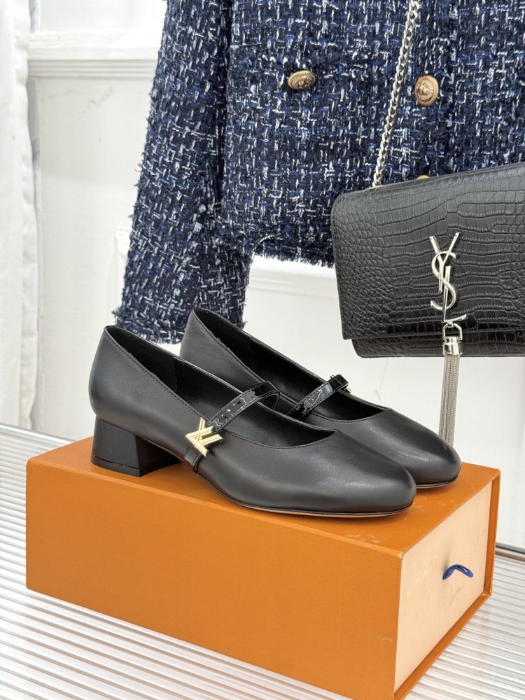Shoes слингбэк women's on блочном heel from a metal logo