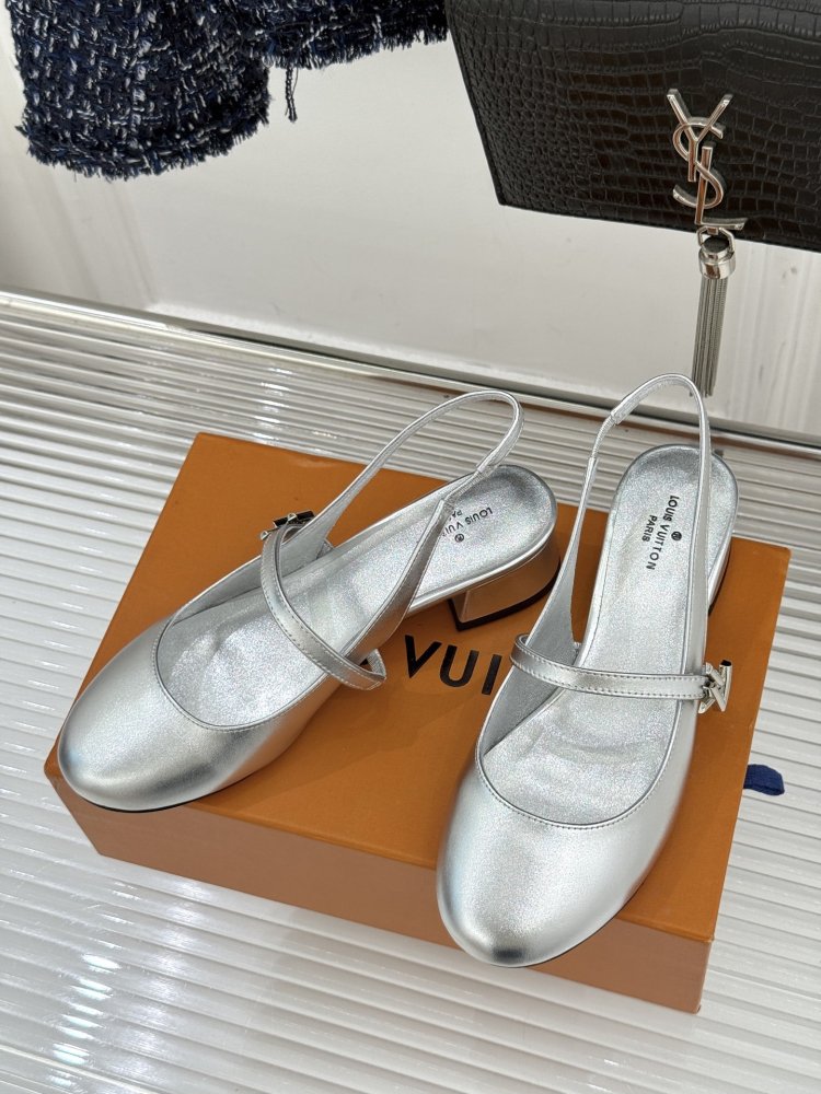 Shoes слингбэк women's on блочном heel from a metal logo фото 2