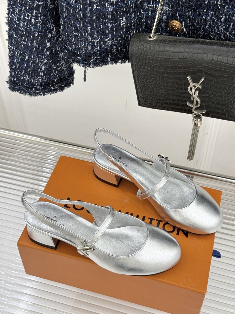 Shoes слингбэк women's on блочном heel from a metal logo фото 3