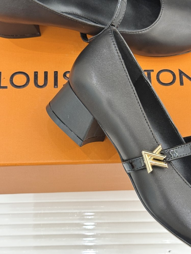 Shoes слингбэк women's on блочном heel from a metal logo фото 6