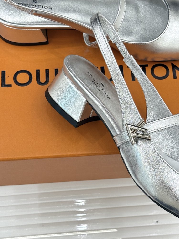 Shoes слингбэк women's on блочном heel from a metal logo фото 6