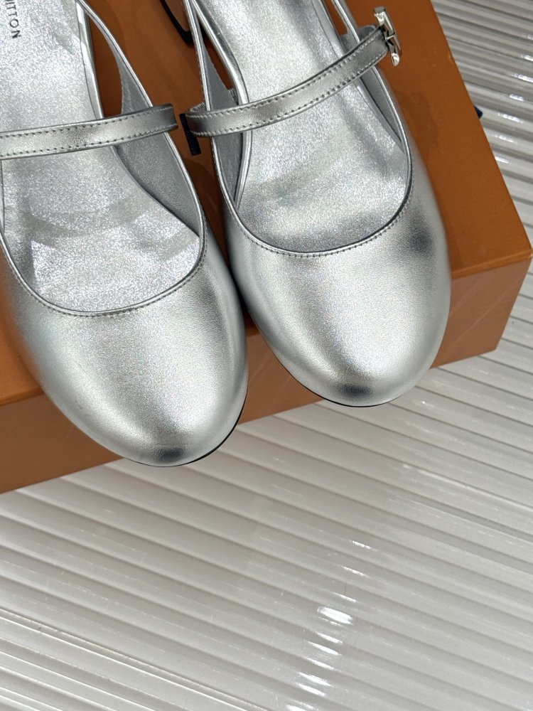 Shoes слингбэк women's on блочном heel from a metal logo фото 7