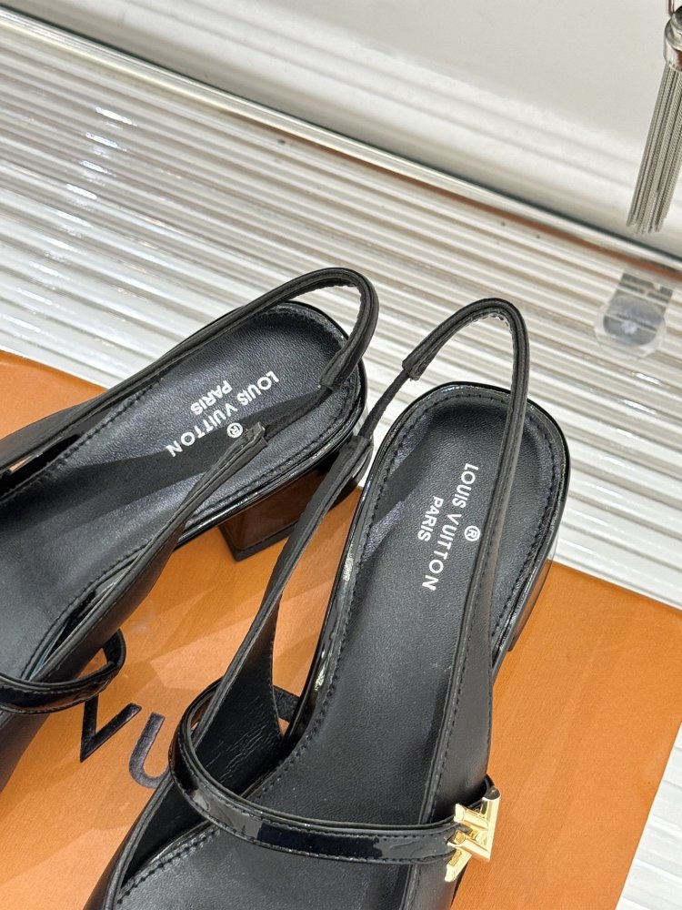Shoes слингбэк women's on блочном heel from a metal logo фото 8