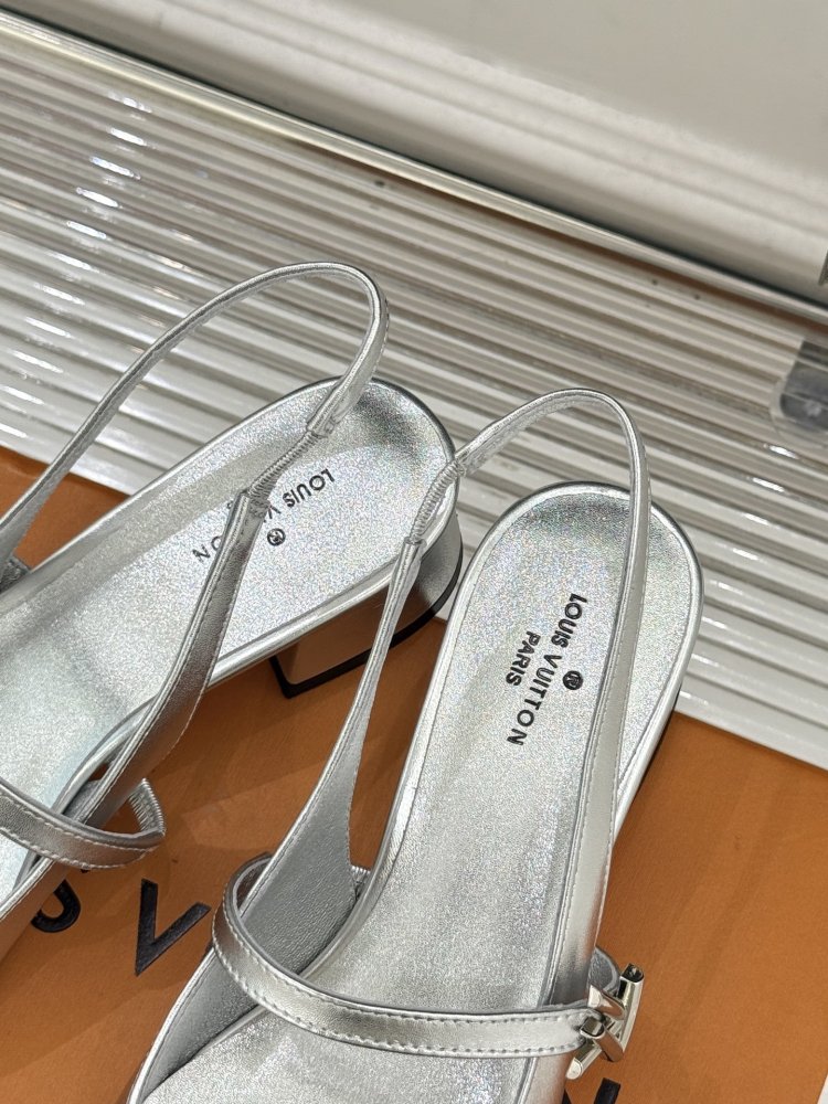 Shoes слингбэк women's on блочном heel from a metal logo фото 8