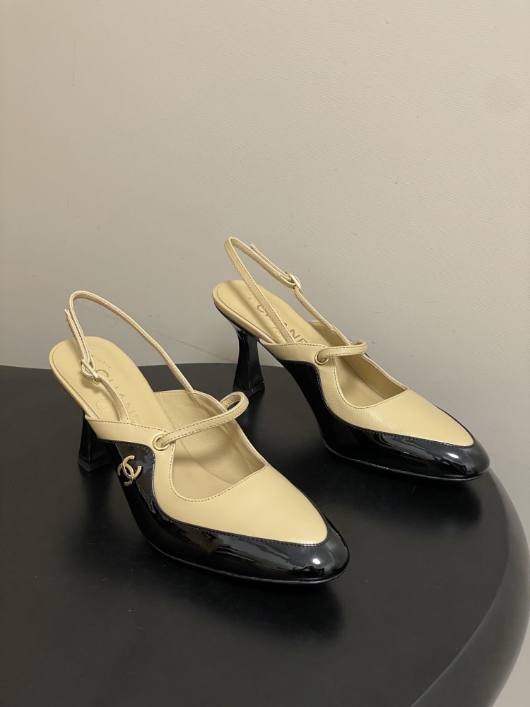 Shoes слингбэки on фигурном heel from strap Mary Jane and logo CC at lacquered skin