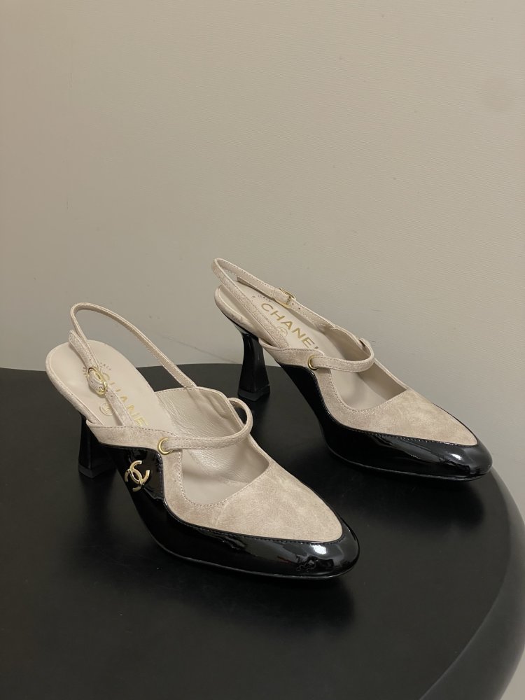 Shoes слингбэки on фигурном heel from strap Mary Jane and logo CC at lacquered skin