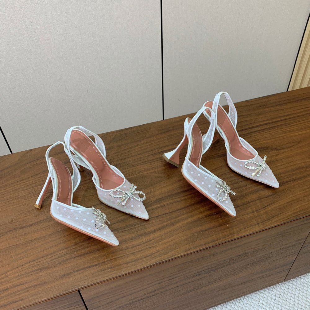 Shoes слингбэки on stud from sharp the toe