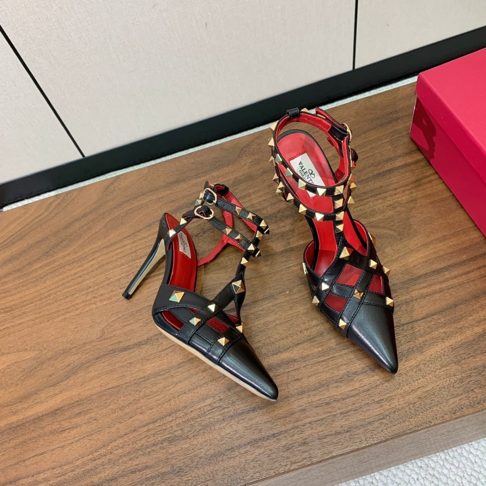 Туфли слингбэки Rockstud на шпильке с острым носком