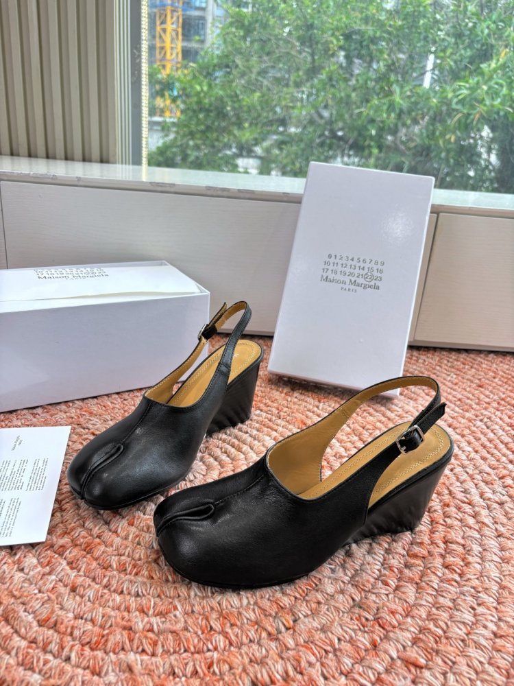Shoes слингбэки Tabi on Wedge from bifurcated the toe of skin