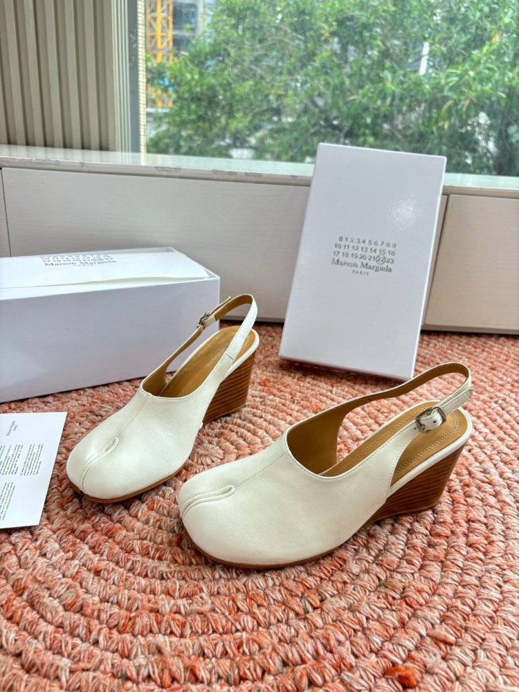 Shoes слингбэки Tabi on Wedge from bifurcated the toe of skin