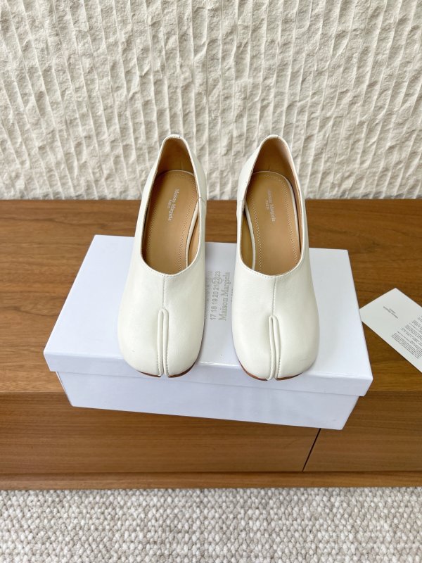 Туфли tabi кожаные с раздвоенным носком