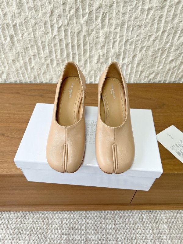 Туфли tabi кожаные с раздвоенным носком