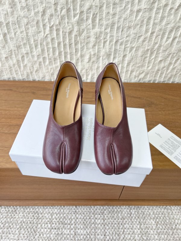 Туфли tabi кожаные с раздвоенным носком