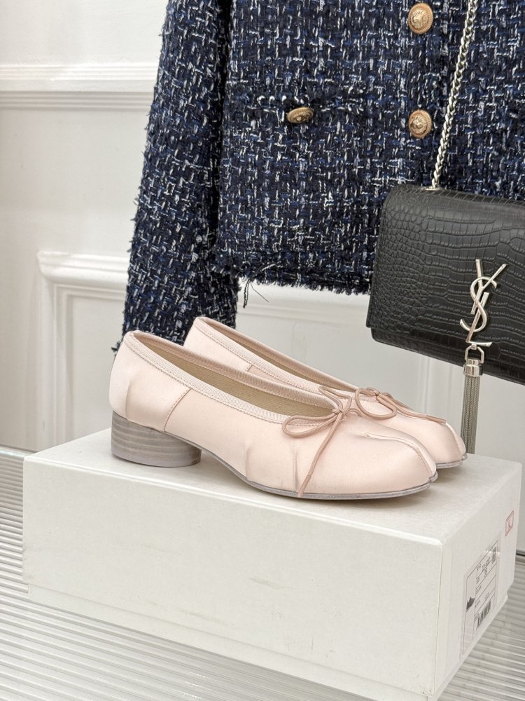 Shoes Tabi from bifurcated the toe and bow of atlas