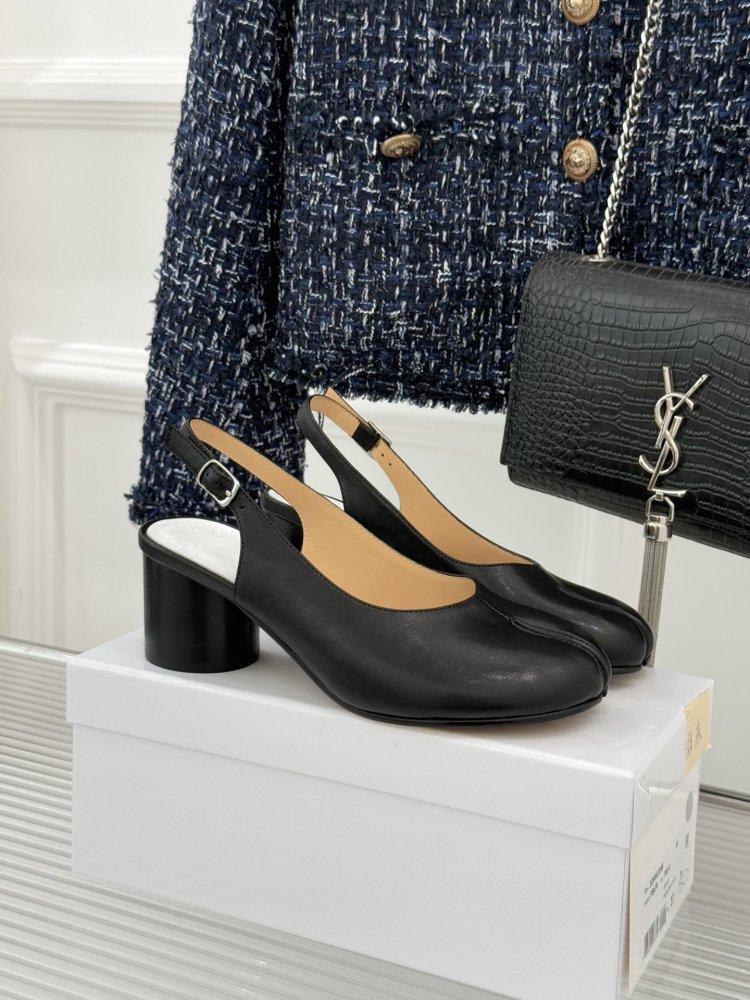Shoes Tabi from bifurcated the toe leather