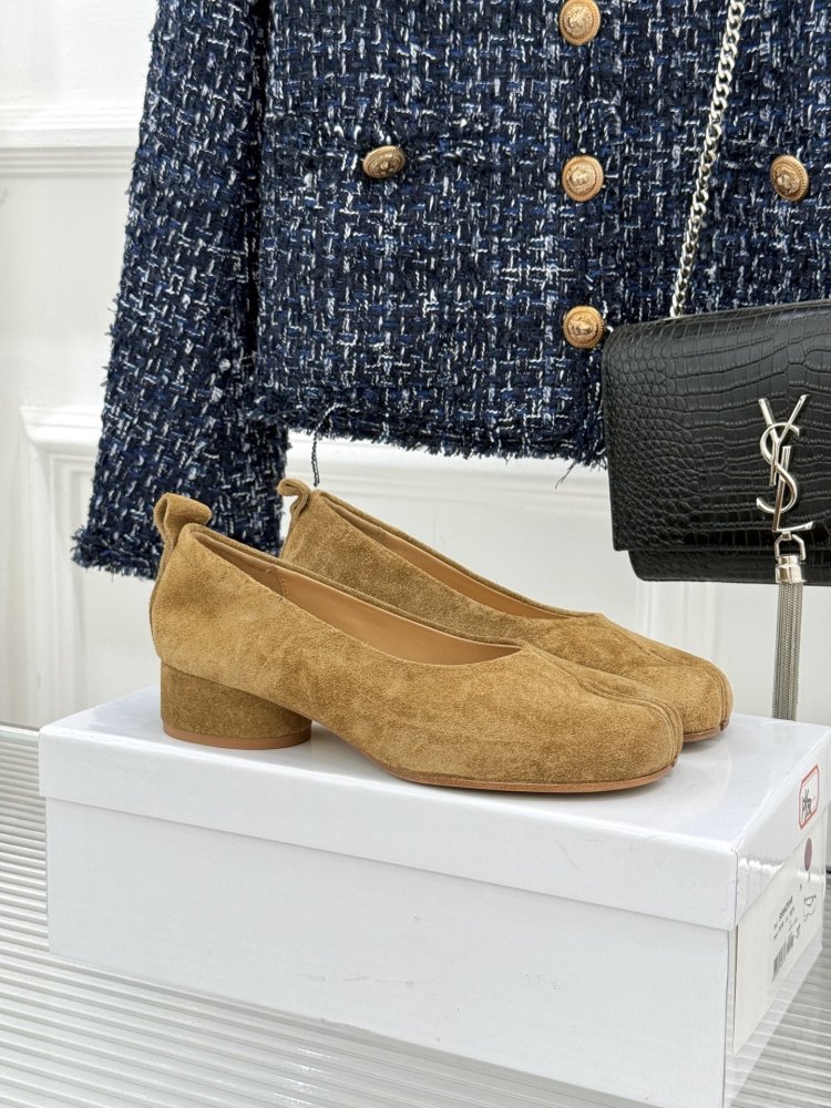 Туфлі Tabi жіночі з роздвоєним носком