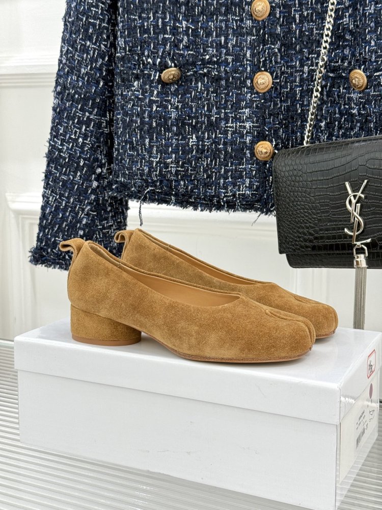 Туфлі Tabi жіночі з роздвоєним носком