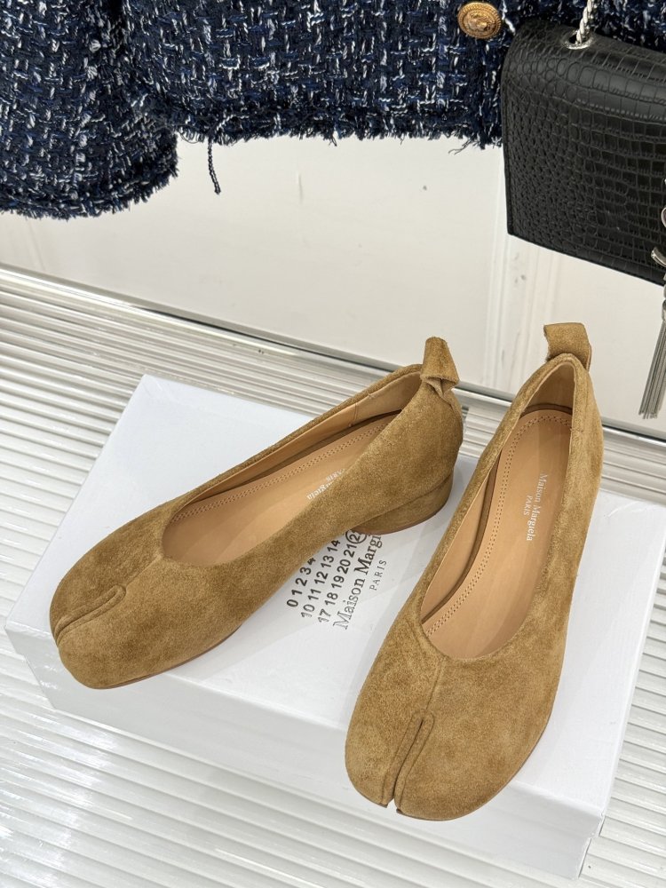 Туфлі Tabi жіночі з роздвоєним носком фото 2