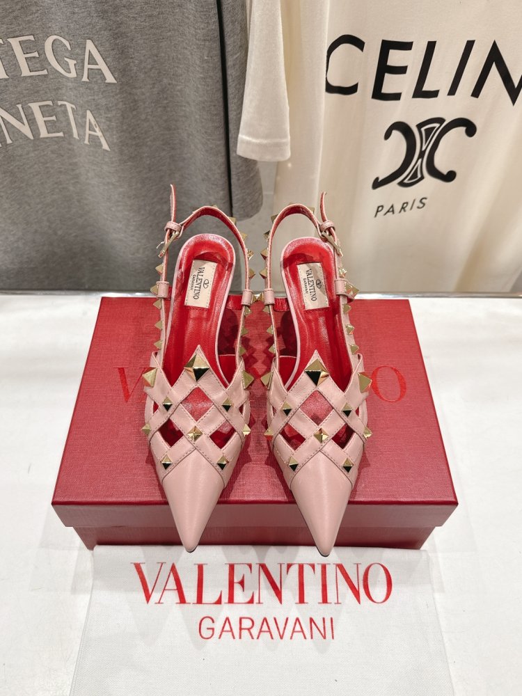 Туфли Valentino Garavani Rockstud на шпильке с заклёпками и ремешком на щиколотке