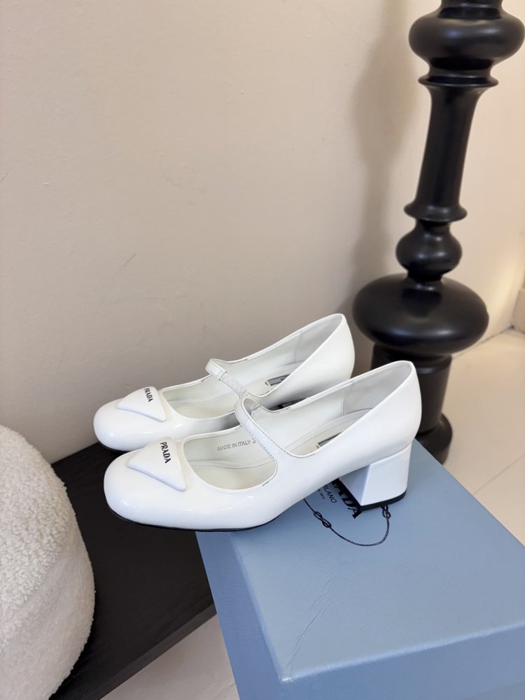 Туфлі жіночі білі шкіряні на підборах з логотипом з квадратним носком Mary Jane фото 5
