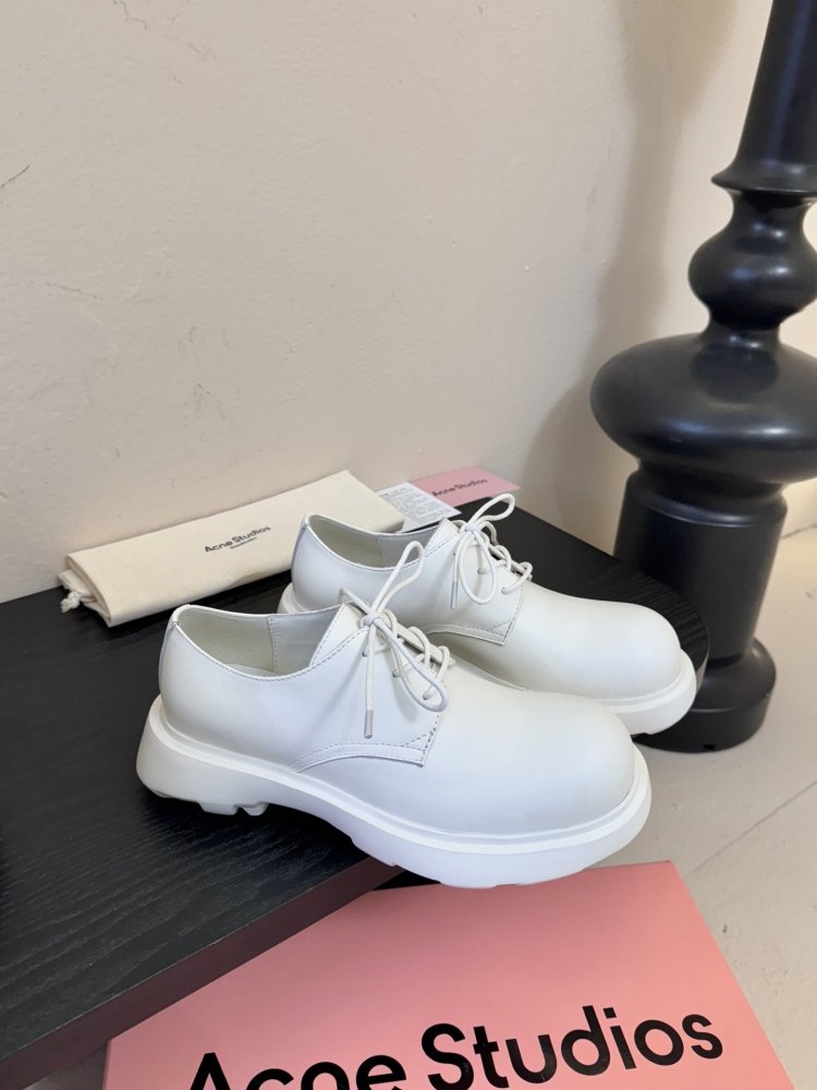 Туфли женские белые кожаные на шнуровке на платформе дерби минималистичные фото 2