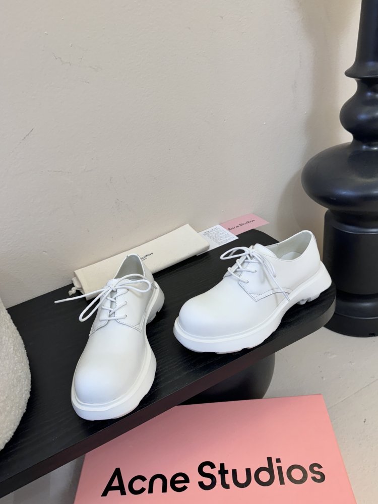 Туфли женские белые кожаные на шнуровке на платформе дерби минималистичные фото 3