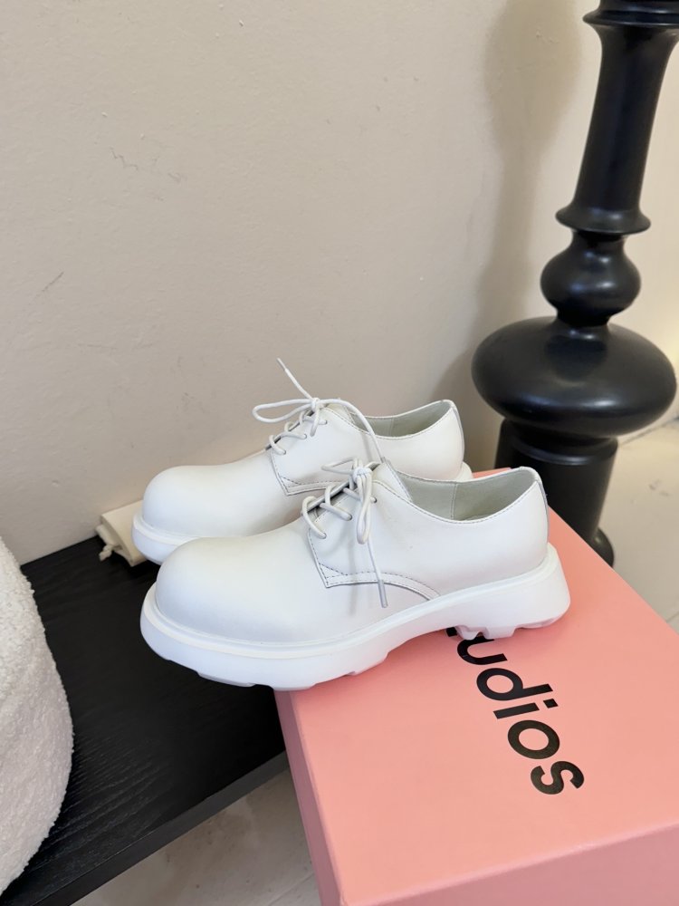 Туфли женские белые кожаные на шнуровке на платформе дерби минималистичные фото 5