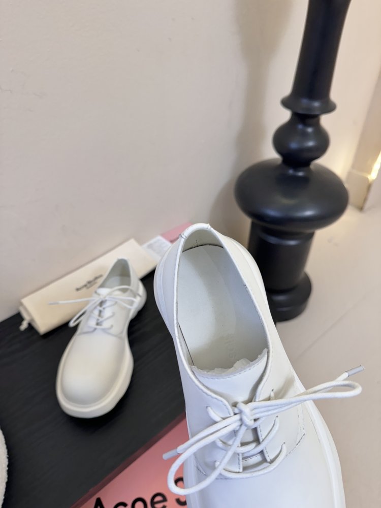 Туфли женские белые кожаные на шнуровке на платформе дерби минималистичные фото 8