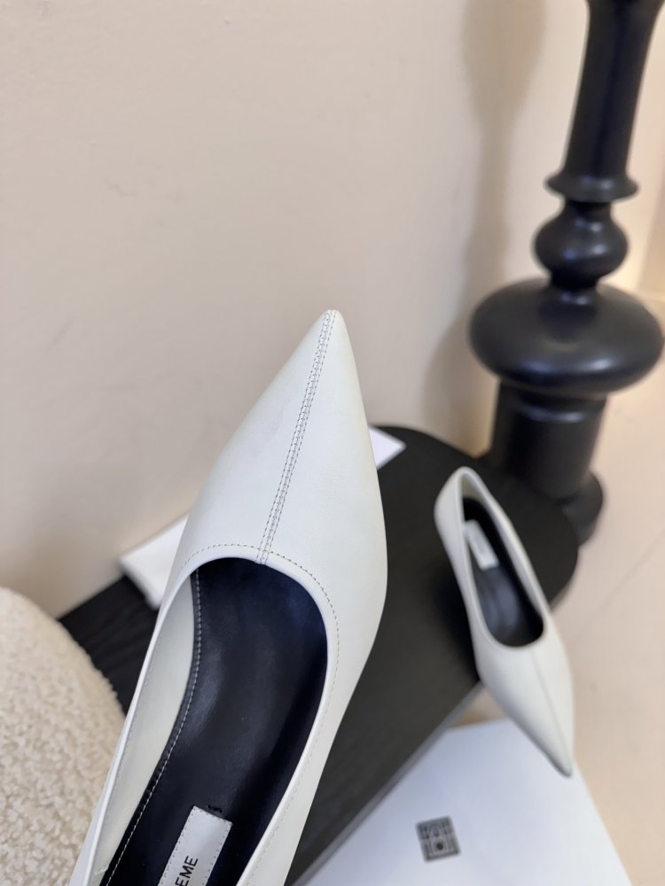 Туфли женские белые лодочки на низком каблуке с острым носком классические фото 6