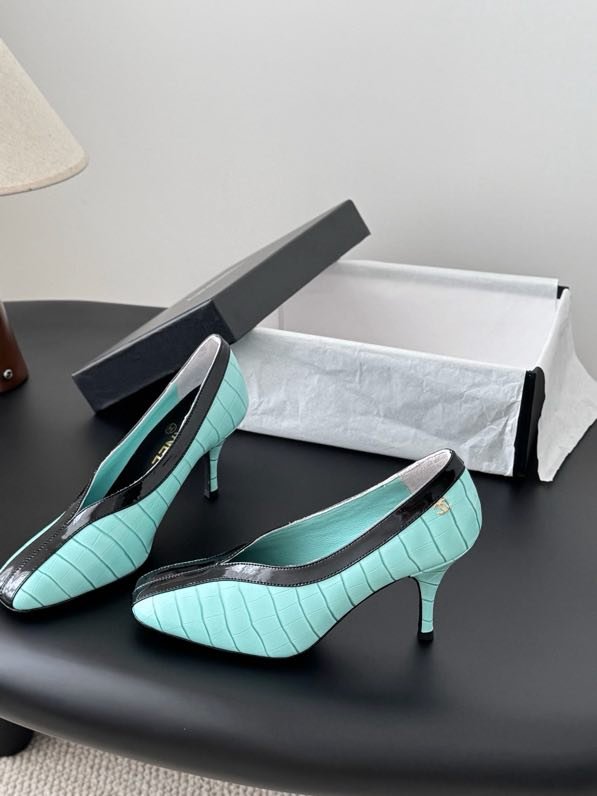 Shoes women's Chanel 25A