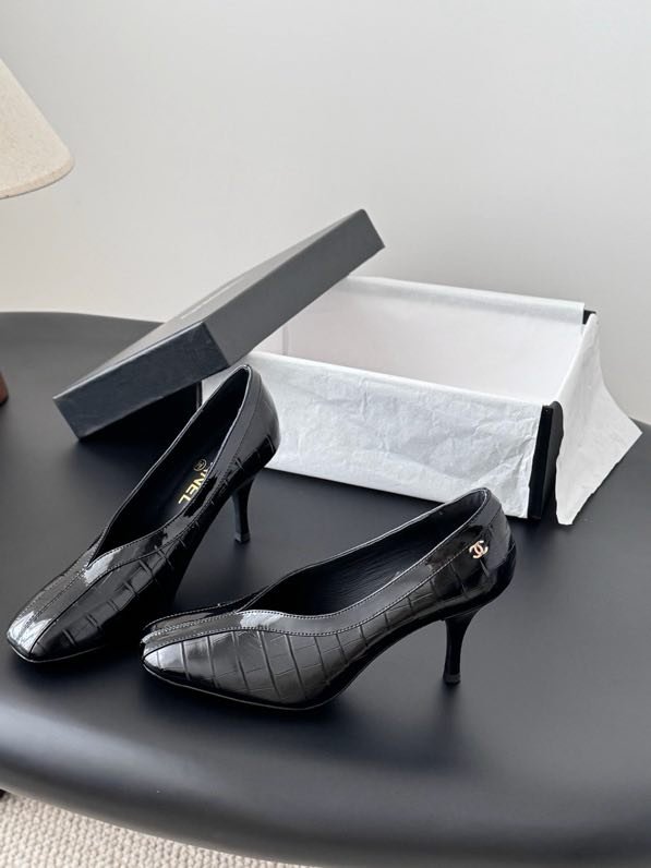 Shoes women's Chanel 25A