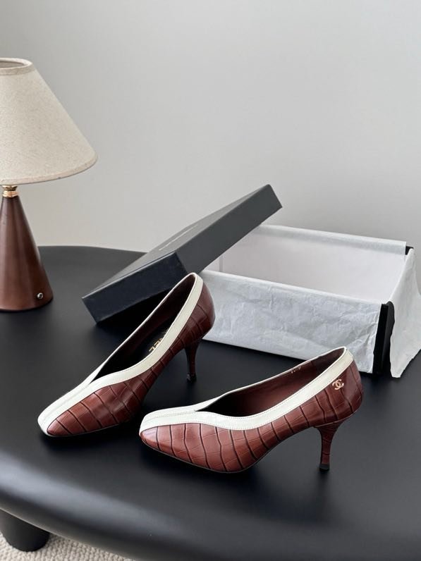 Shoes women's Chanel 25A