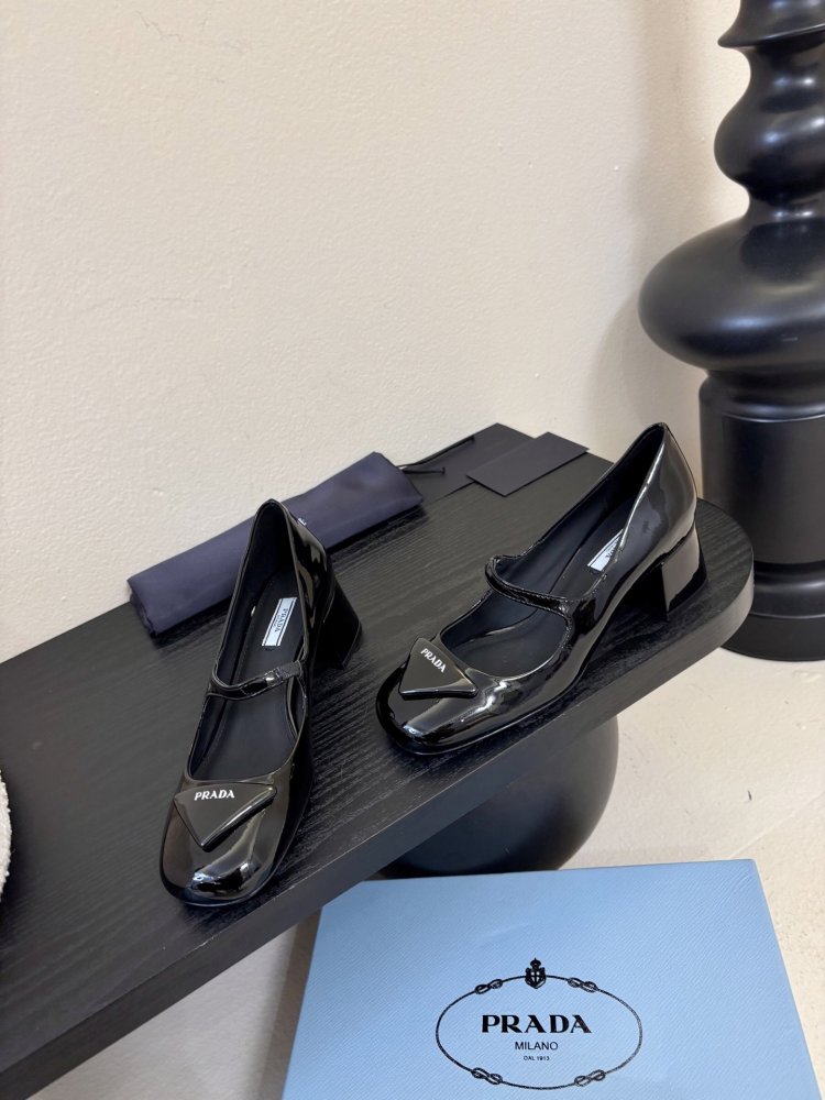 Туфлі жіночі чорні шкіряні на підборах з логотипом з квадратним носком Mary Jane фото 3