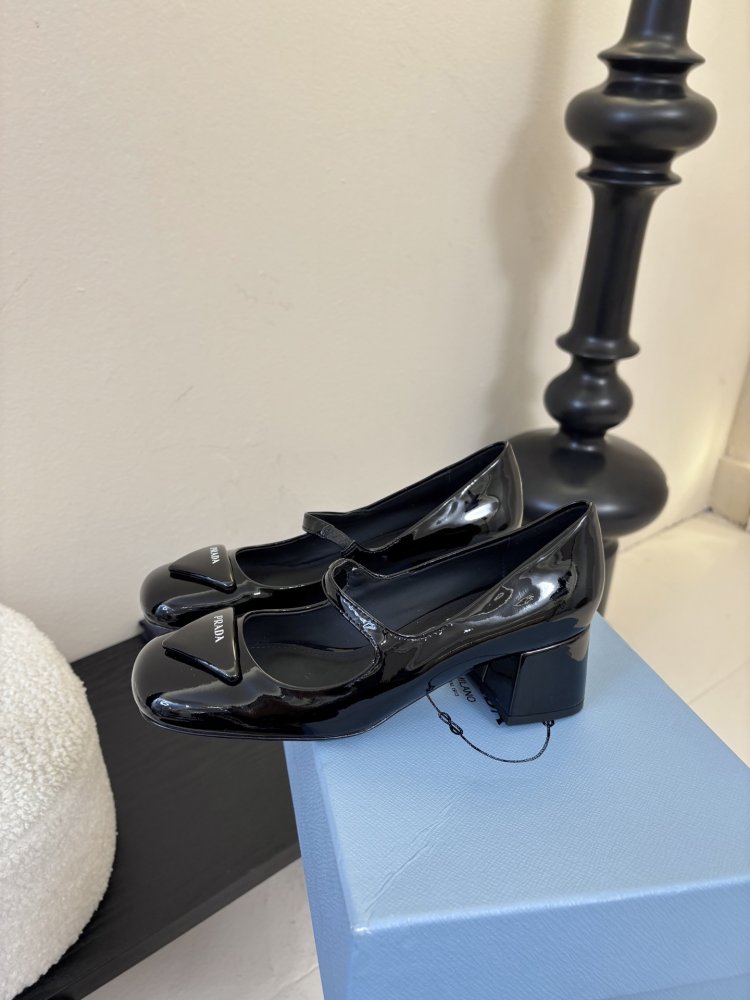 Туфлі жіночі чорні шкіряні на підборах з логотипом з квадратним носком Mary Jane фото 5