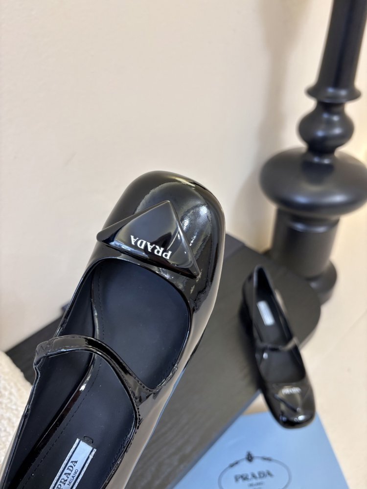 Туфлі жіночі чорні шкіряні на підборах з логотипом з квадратним носком Mary Jane фото 6