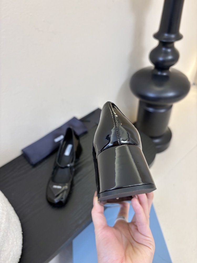 Туфлі жіночі чорні шкіряні на підборах з логотипом з квадратним носком Mary Jane фото 7